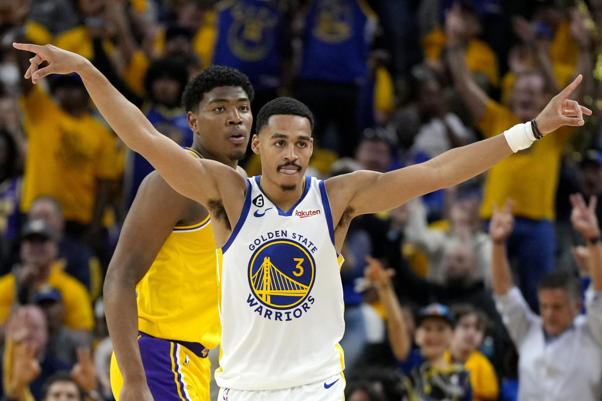 Jordan Poole - cầu thủ NBA nhận lương cao ngất ngưỡng nhưng thể hiện yếu kém